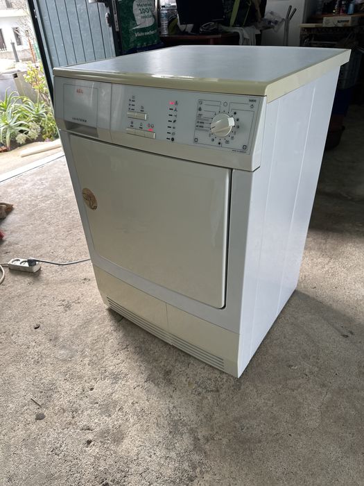 Maquina de secar roupa AEG