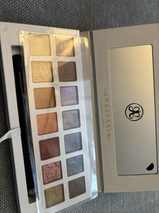 Paletka cieni Anastasia Beverly  Hills by Carli Bybel