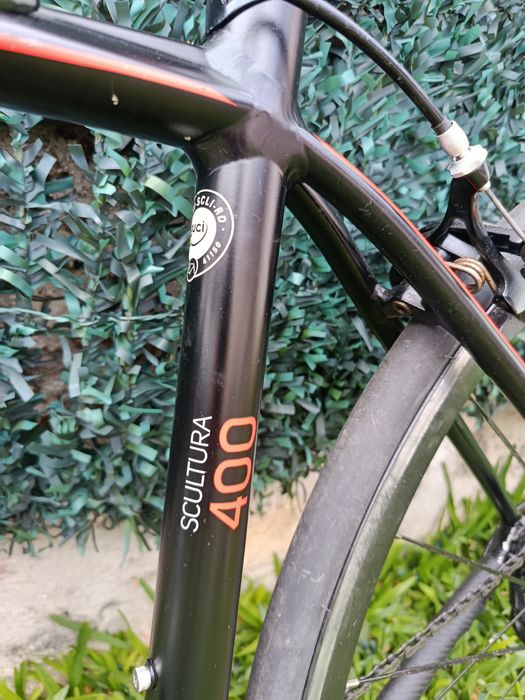 Vendo bicicleta de estrada como nova cabos interiores 11 bolcidades está Nova