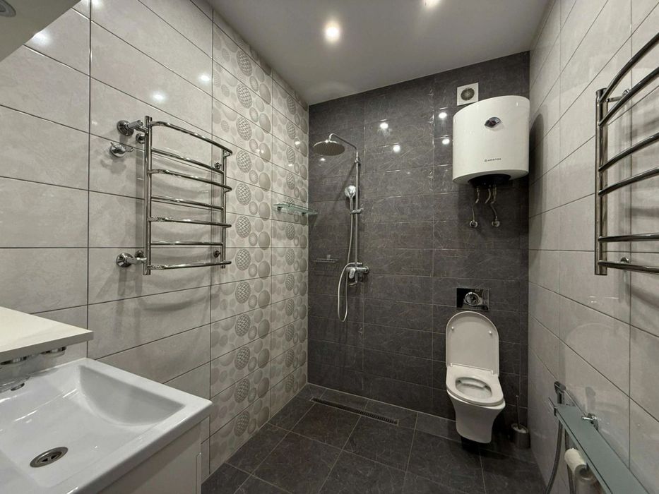 Продам 2х ком. полнометражную кв-ру в центре, ул. Сталеваров 4/4