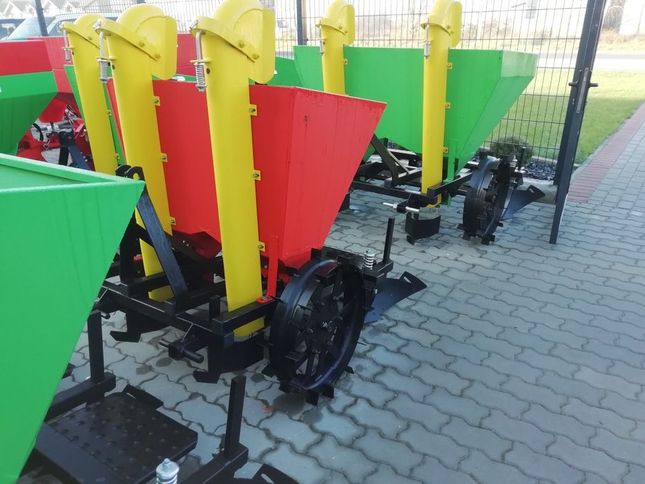 Сажалка польська bomet. Саджалка  Доставка