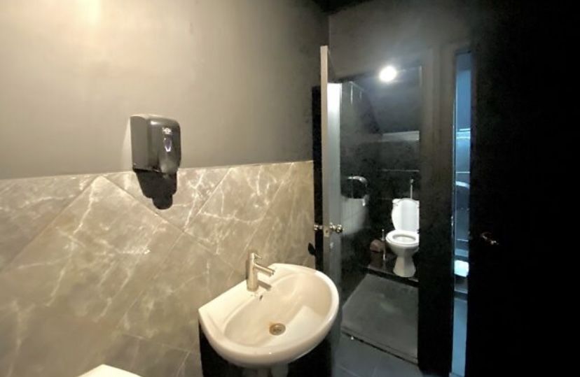 Соборная самый Центр,продажа фасадного помещения 146м 79000$