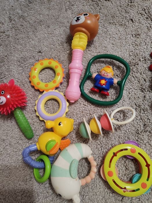 Брязкальця для найменших малят