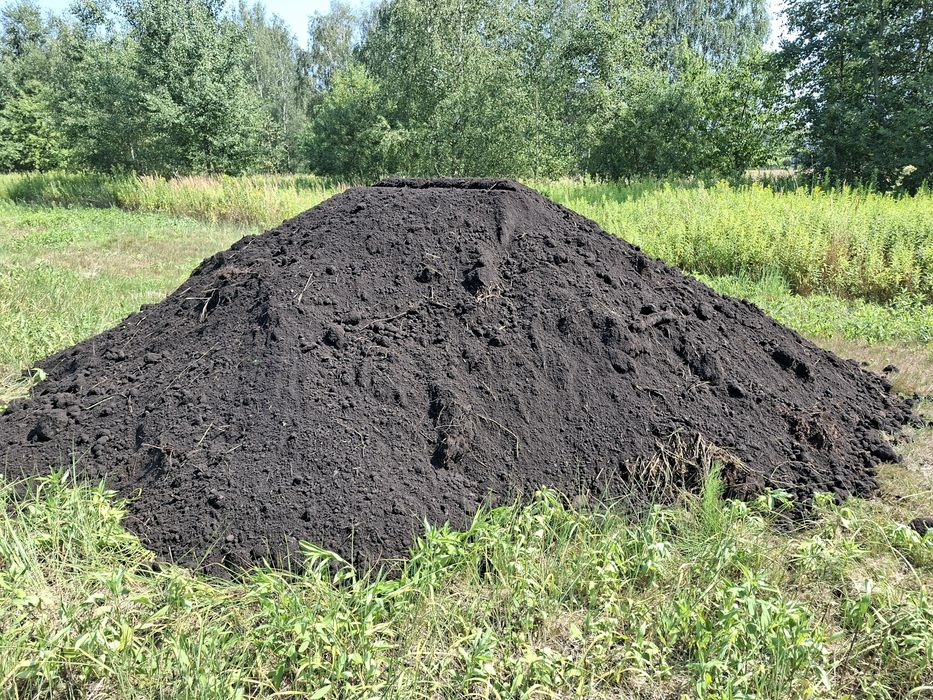 Ziemia ogrodowa Humus oraz na podniesienie terenu.