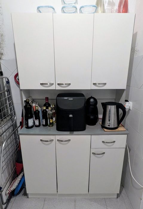 Móvel de cozinha com grande arrumação