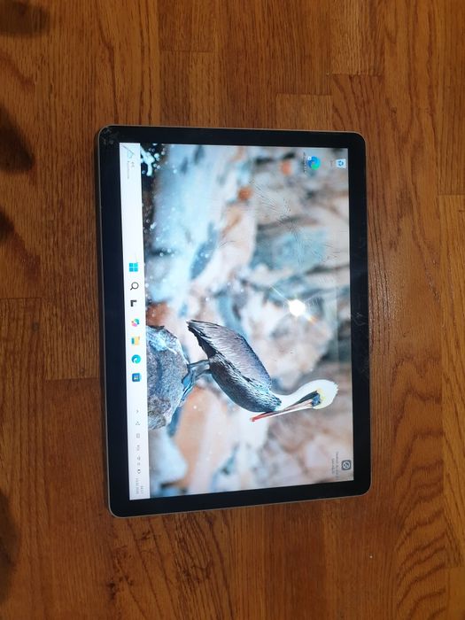 Microsoft Surface GO 2. 4425Y/ 8Gb/128Gb/10". Pęknięty.  Dotyk działa.