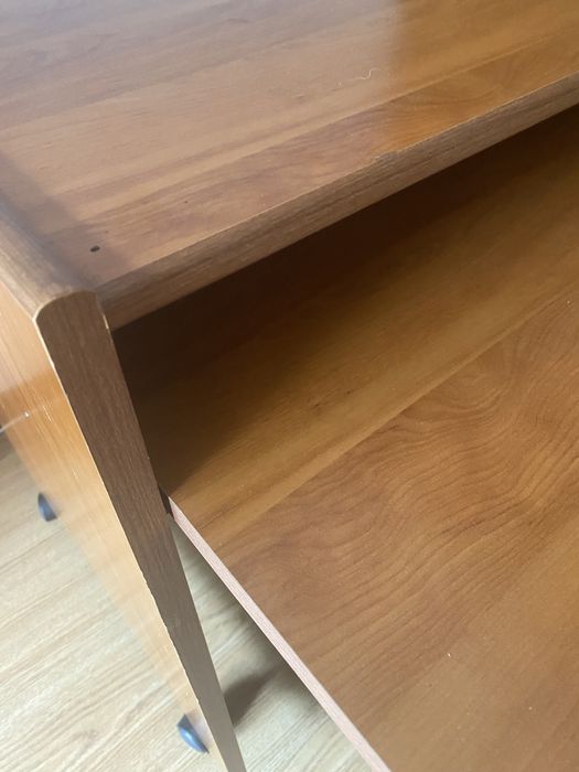 Secretária com rodas