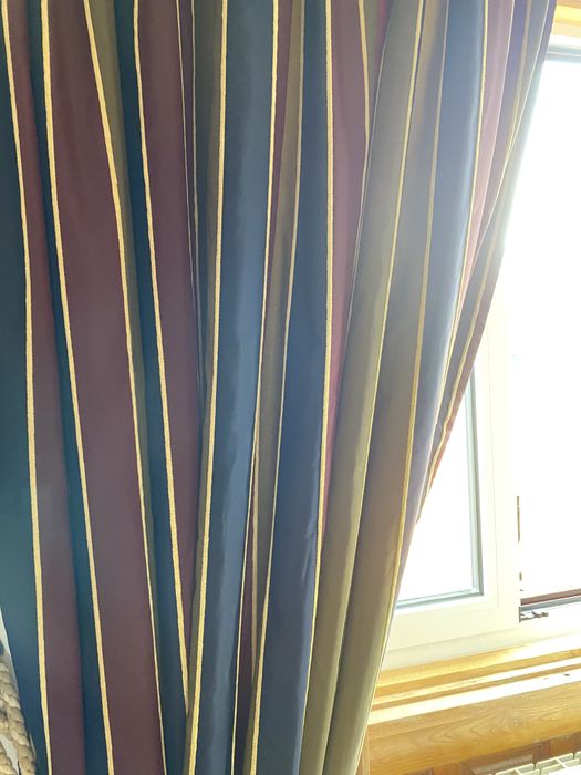 2 cortinados + colcha casal + varão madeira + 2acessorios prender