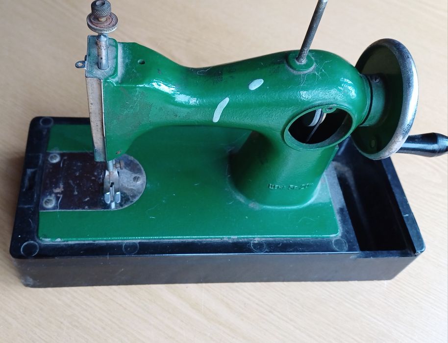 Дитяча швейна машинка СРСР