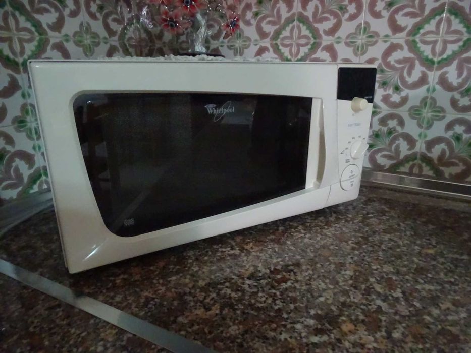 Micro-ondas Whirlpool branco – como novo