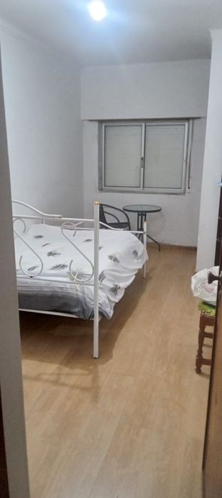 Quarto para  solteira (o)