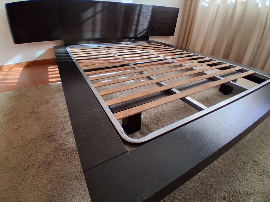 Cama + Estrado + 2 Mesinhas