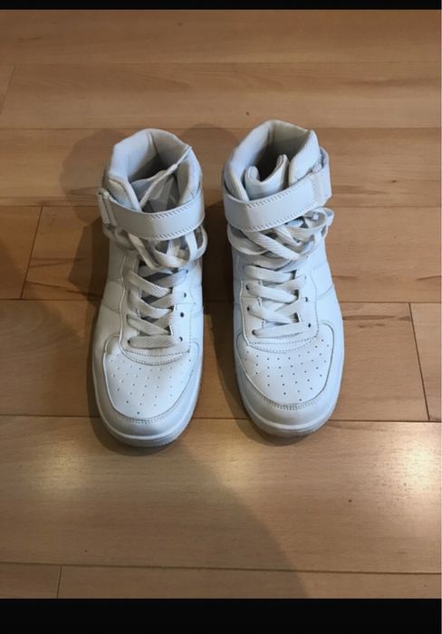 Biale buty wygodne i stylowe r 39