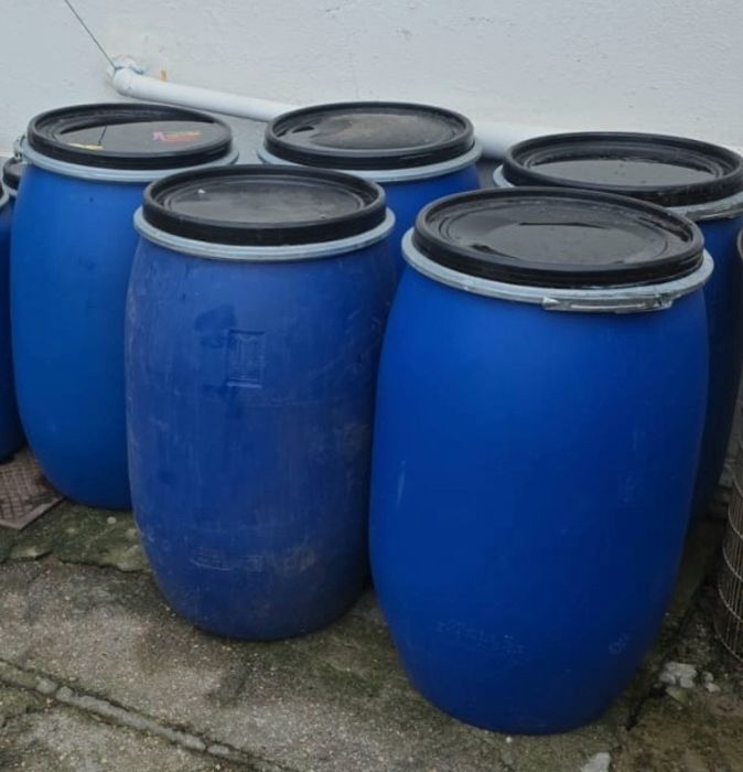 Bidons 220L de metal e 250L plástico, c tampa e aro de metal