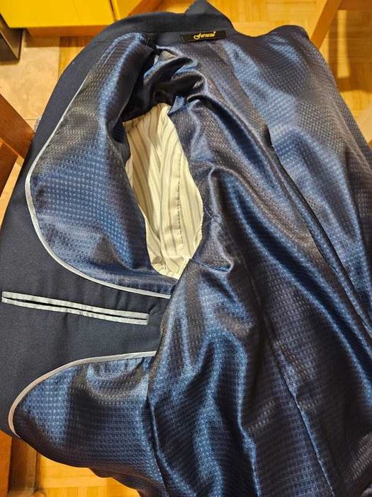 Granatowy garnitur męski Ferrano