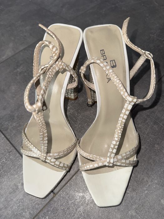 Туфли босоножки даром