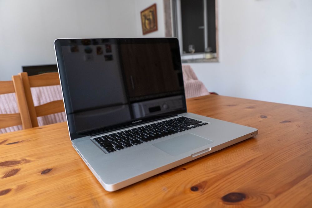 MacBook Pro 15" Early 2011 i7 2.2GHz AMD Radeon HD 6750M