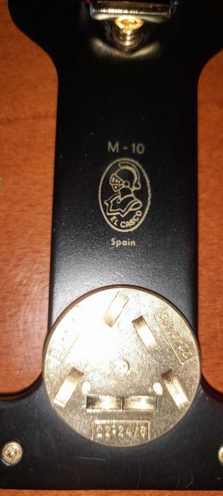 Agrafador e furador de mesa El Casco