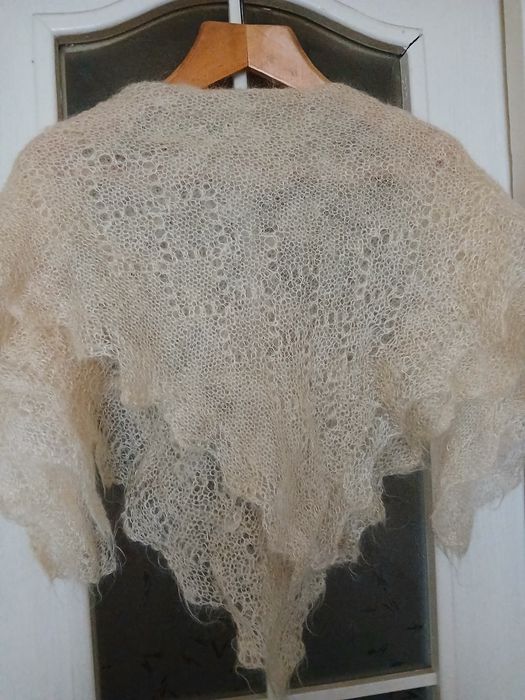 Продам ажурну хустку пухову