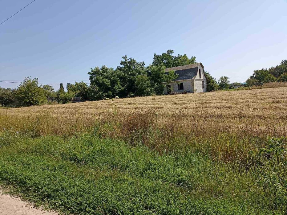 Недобудова в с. Рогозів з кутовою ділянкою
