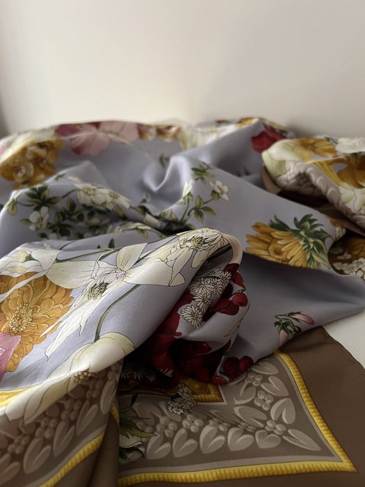 Lenço Valentino sem uso