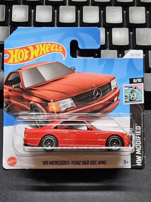 Hot Wheels 89 Mercedes-Benz 560 SEC AMG czerwony