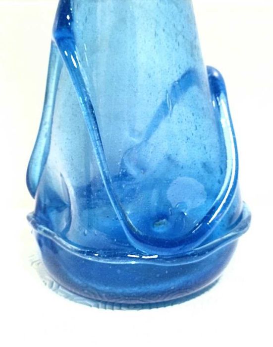 Rara jarra azul em vidro soprado à mão