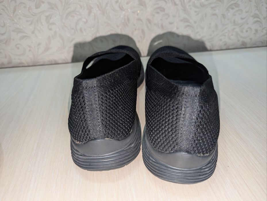 Skechers макасіни 39 р по уст 26 см ширина 9 см в дуже хорошому стані