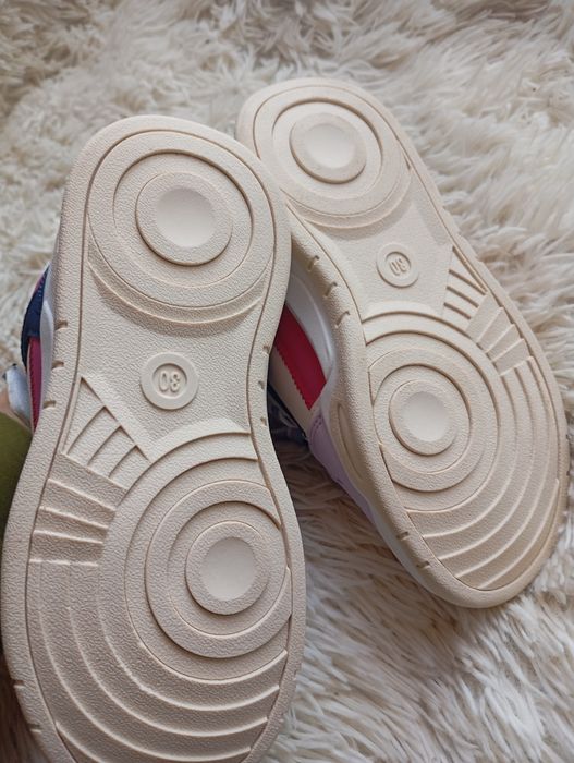 Кросівки для дівчинки нові 19 см устілка