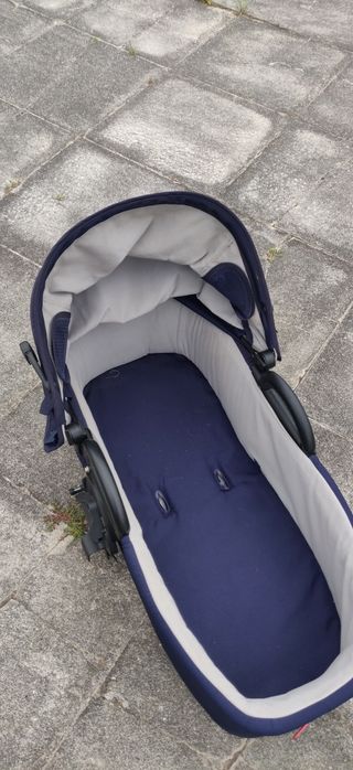 Alcoda de bebê em muito bom estado