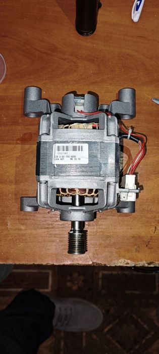 Продам двигатель стиральной машины C.E.SET CIM 2AD4  hotpoint aristo