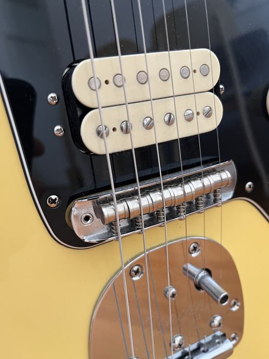 Fender Jazzmaster Player Series (Upgraded with fender mustang bridge)