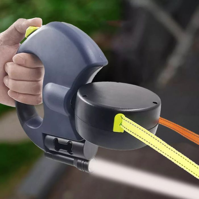 Vendo trela para dois cachorros e com luz led novo