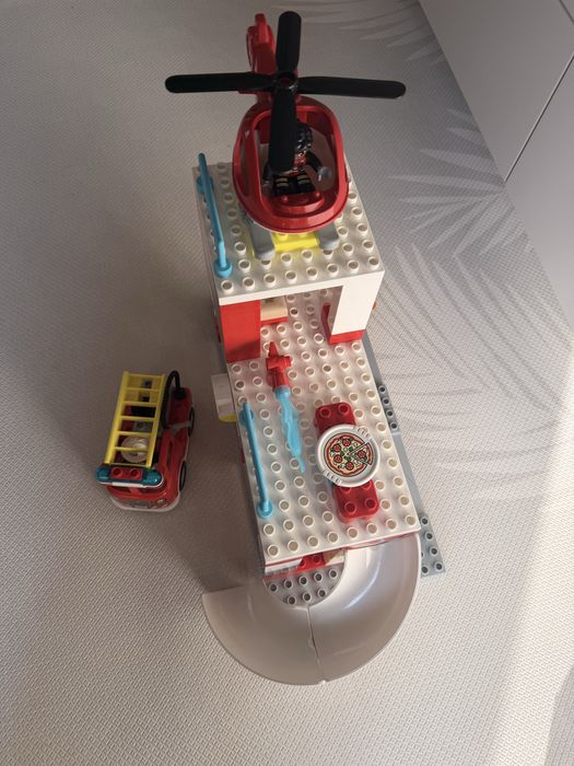 LEGO DUPLO 10970 Remiza strażacka z helikopterem