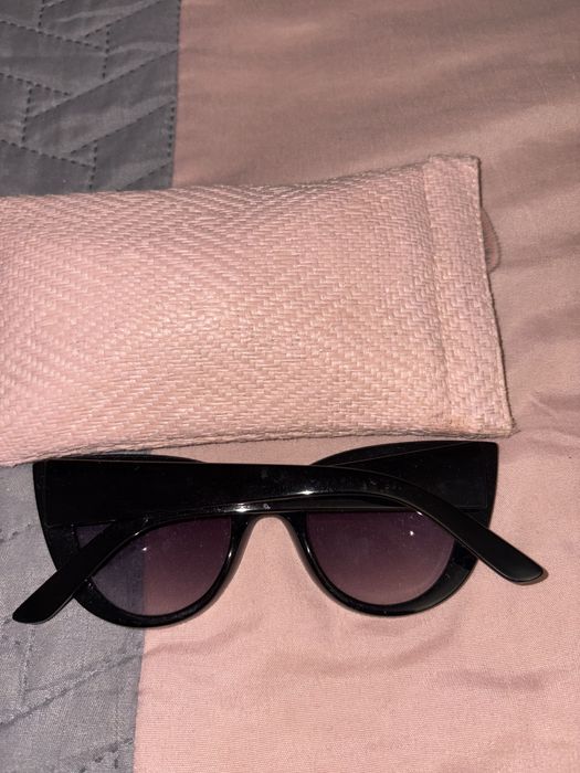 Oculos de sol pretos