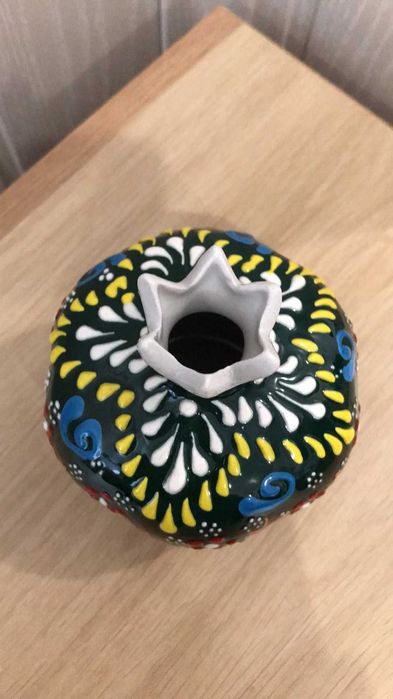 Декоративна вазочка у формі граната з вишуканим ручним розписом