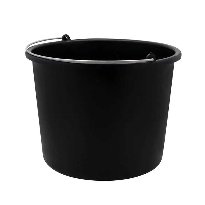 Відро пластикове будівельне ( Польща ), відро оцинковане ( Україна )