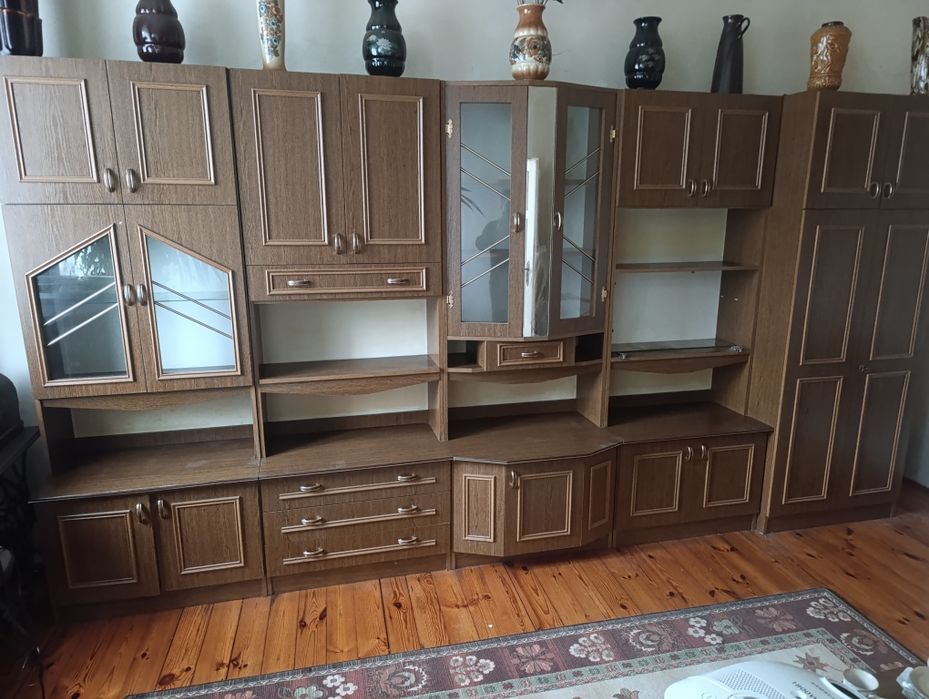 Regał w dobrym stanie