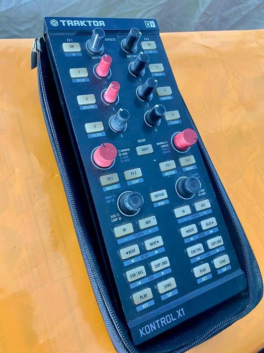 Traktor Kontrol X1 MK1 – Controlador DJ para Traktor