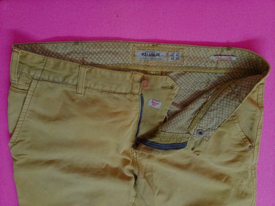 Джинсы  зелёные.