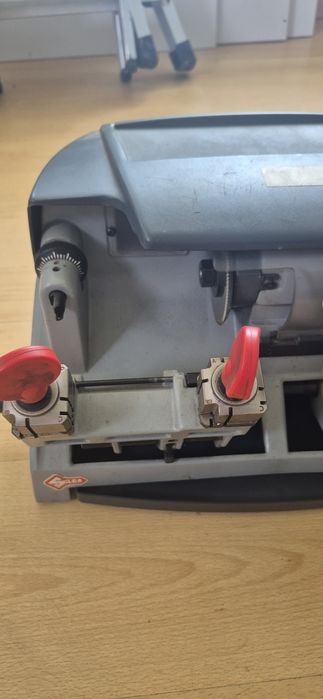 Máquina de Duplicar Chaves Silca Duo – Profissional e Versátil