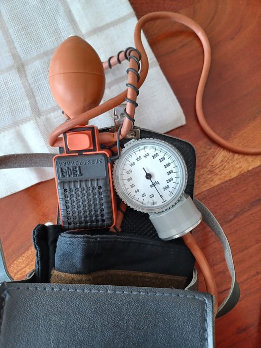 Ciśnieniomierz mechaniczny radziecki PRL