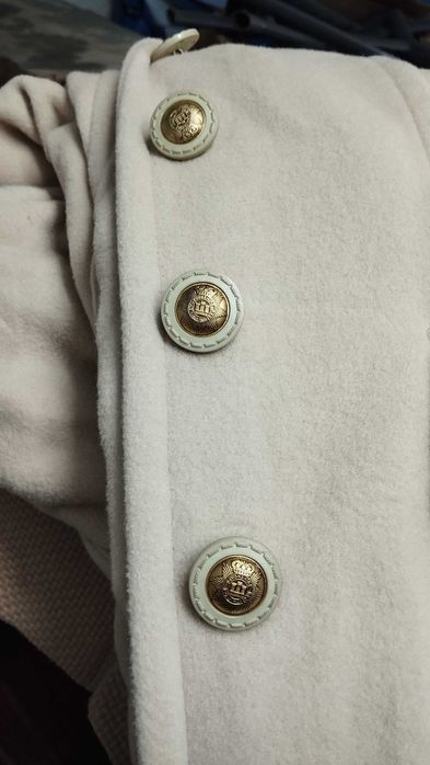 Casaco beje comprido