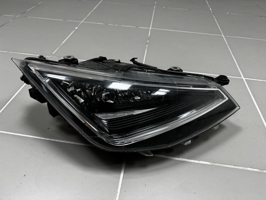 Otica/Farol direito Led Seat Arona (KJ7)