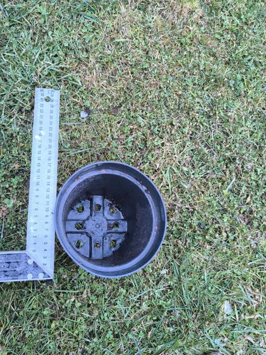 Doniczki plastikowe czarne