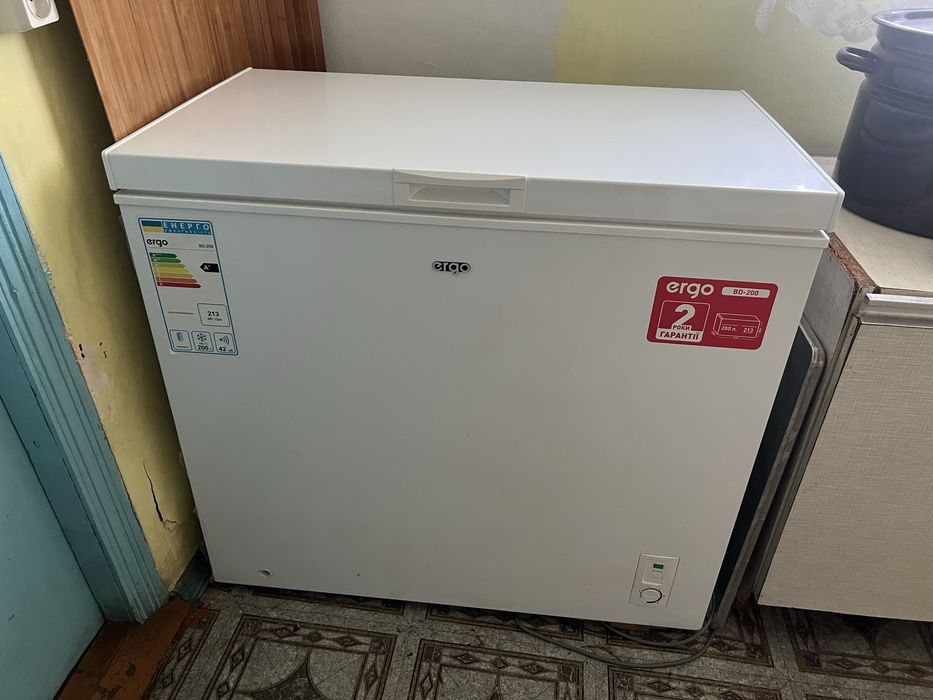 Продам лар  морозильну скриню ergo bd-200