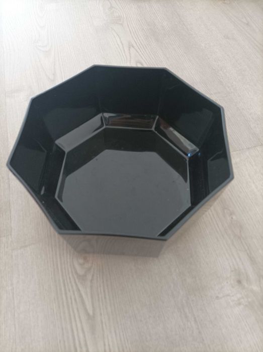 Black ceramic bowl425700892555366402