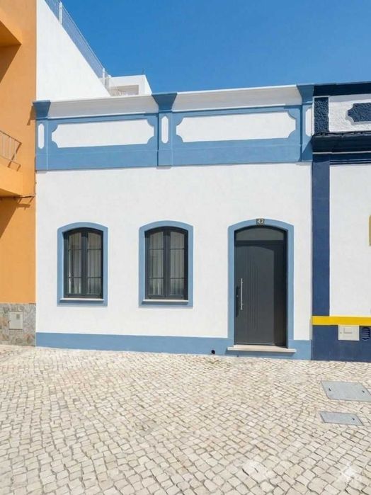 Moradia com piscina para reconstruir - Centro de Portimão