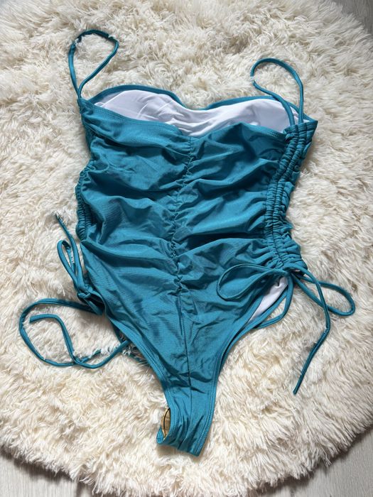 Суцільний купальник