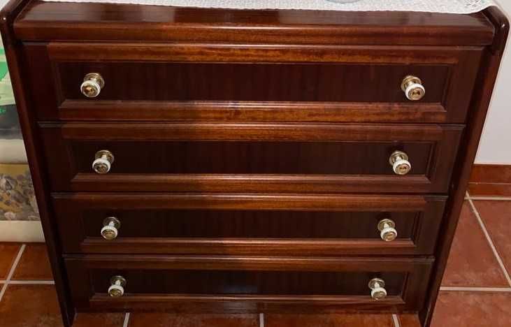 Vendo Comoda e 2 mesas cabeceira